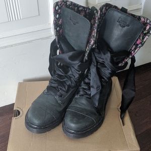 Dr. Martens Triumph Boot